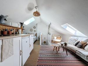 a kitchen and living room with a couch and a table at Le cosy marnais, centre ville, vue cathédrale in Reims