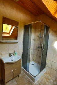 Kúpeľňa v ubytovaní Strandi Apartmanok- Boglárka + 20 fotografií