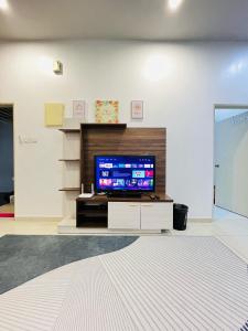 TV a/nebo společenská místnost v ubytování JaszSpace at Kulim Hi-Tech - All Room Aircond,Wifi,Netflix