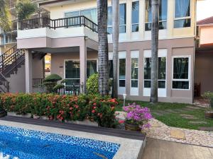 Hồ bơi trong/gần DX group hotel- abani hotel