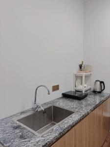 Η κουζίνα ή μικρή κουζίνα στο Bạc Xỉu Home