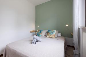 a bedroom with two beds in a room at Damler Suite FronteLago in Maccagno con Pino e Veddasca