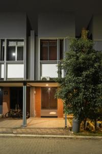 a building with a door and a tree in front of it at Beautiful japandi house frejahouse in Kedeper
