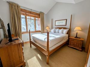 Katil atau katil-katil dalam bilik di Settlers Creek 6517 by SummitCove Lodging +59 gambar