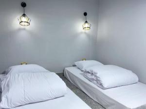Galaxy Hostel客房内的一张或多张床位