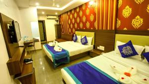 Letto o letti in una camera di BS International Hotel Mysore