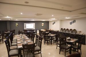 Destination Hotel Murree餐厅或其他用餐的地方