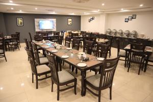 Destination Hotel Murree餐厅或其他用餐的地方