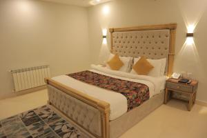 Destination Hotel Murree客房内的一张或多张床位