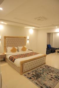 Destination Hotel Murree客房内的一张或多张床位