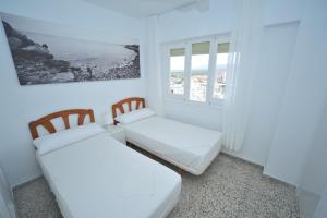 Postel nebo postele na pokoji v ubytování Apartamento ESTORIL II Primera linea + 19 fotografií