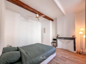 Postel nebo postele na pokoji v ubytování La Calade du Mourillon - Rue Lamalgue - 200 metres des plages - 4 couchages - Wifi