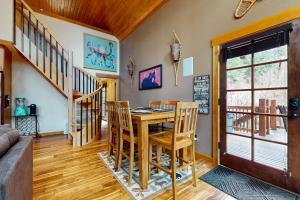 a dining room with a table and chairs at Grizzly Grove in Ronald