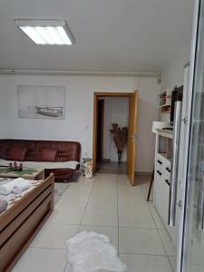 A kitchen or kitchenette at Apartman Fontana