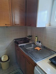 A kitchen or kitchenette at Apartman Fontana