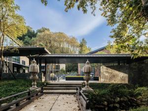 Um jardim no exterior de 景德镇行山世外东篱院民宿