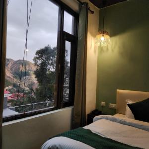 Ліжко або ліжка в номері Hotel Mahadev