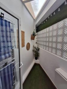 a small room with a window and a plant at Apartamento El Morche Playa in Morche