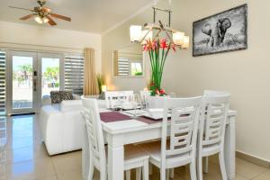 Φωτογραφία από το άλμπουμ του NEW 2BR 5 min to Eagle Beach - Aruba Breeze Condo στο Παλμ Μπιτς