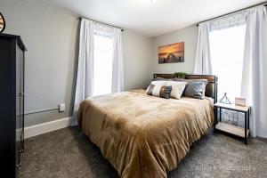 a bedroom with a large bed and two windows at Hannahs Haven in Lima