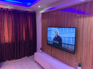 TV a/nebo společenská místnost v ubytování Presken Hotels @ Victoria Island