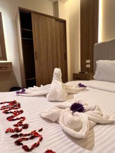 Postel nebo postele na pokoji v ubytování Amigo Pyramids Hotel