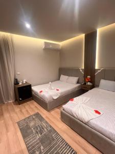 Postel nebo postele na pokoji v ubytování Amigo Pyramids Hotel