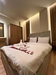 Postel nebo postele na pokoji v ubytování Amigo Pyramids Hotel