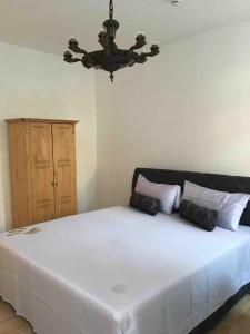 Postel nebo postele na pokoji v ubytování House of Aurelie