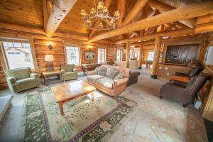 Χώρος καθιστικού στο Settlers Creek 6514 by SummitCove Lodging