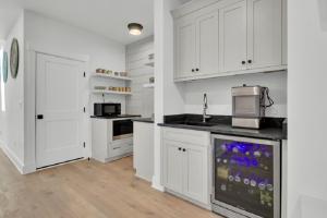 Köök või kööginurk majutusasutuses 15 on 57th by Wild Dunes +55 fotot