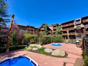 a courtyard with a swimming pool and a building at Tenderfoot Lodge 2643 by SummitCove Lodging in Keystone