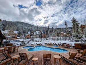 Το Settlers Creek 6535 by SummitCove Lodging τον χειμώνα