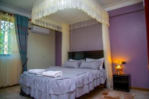 Postel nebo postele na pokoji v ubytování Spring Apartments & Suites