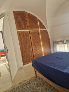 Ένα ή περισσότερα κρεβάτια σε δωμάτιο στο Villa de charme dans quartier calme +1 φωτογραφίες