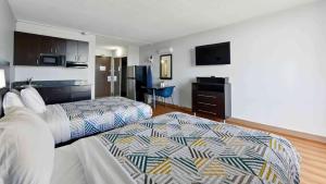 a hotel room with two beds and a kitchen at Motel 6-Atlanta, GA - Atlanta Airport in Atlanta +68 photos