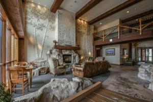 Χώρος καθιστικού στο Springs 8870 by SummitCove Lodging