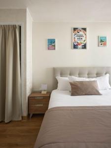 a bedroom with a large bed and a window at Hotel des Congrès et Festivals in Cannes