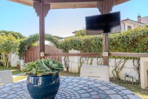 Μια τηλεόραση ή/και κέντρο ψυχαγωγίας στο Villa Magnolia