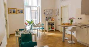 A kitchen or kitchenette at Musto Suites & Rooms