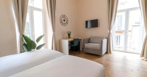A bed or beds in a room at Musto Suites & Rooms