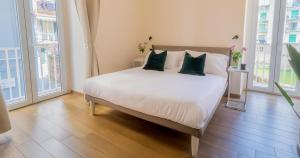 A bed or beds in a room at Musto Suites & Rooms