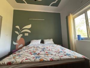 Letto o letti in una camera di Surkanda Home stay