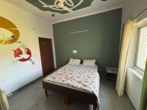 Letto o letti in una camera di Surkanda Home stay