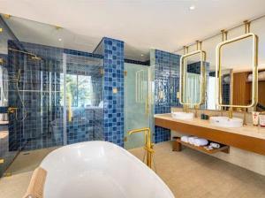 Koupelna v ubytování Beachfront Villa 3-bedroom - Breakfast buffet