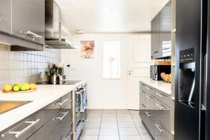 Kuchyň nebo kuchyňský kout v ubytování Private Villa near Lund with Garden & Spa + 30 fotografií