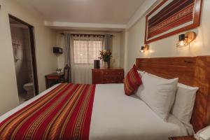 Un pat sau paturi într-o cameră la Quechua Hotel Cusco