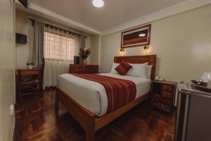 Un pat sau paturi într-o cameră la Quechua Hotel Cusco