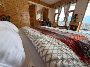 Gallery image of Luxury 1 BHK Apartment for Rent in Naggar,Manali with Modern Kitchen, Wooden Interior, and Spacious Bathroom in Nagar