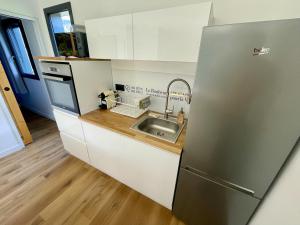 Kuchnia lub aneks kuchenny w obiekcie Charmant logement entre Lac et Montagne